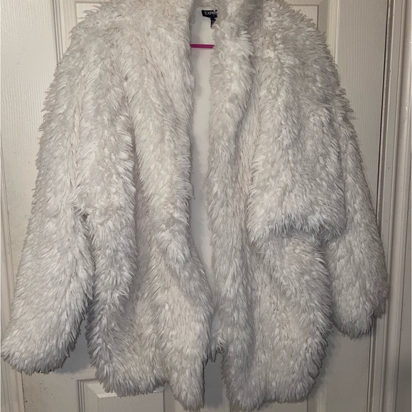 🤍⚡️EXPRESS WHITE FAUX FUR SHERPA JACKET/COAT ⚡️🤍 - Picture 1 of 8